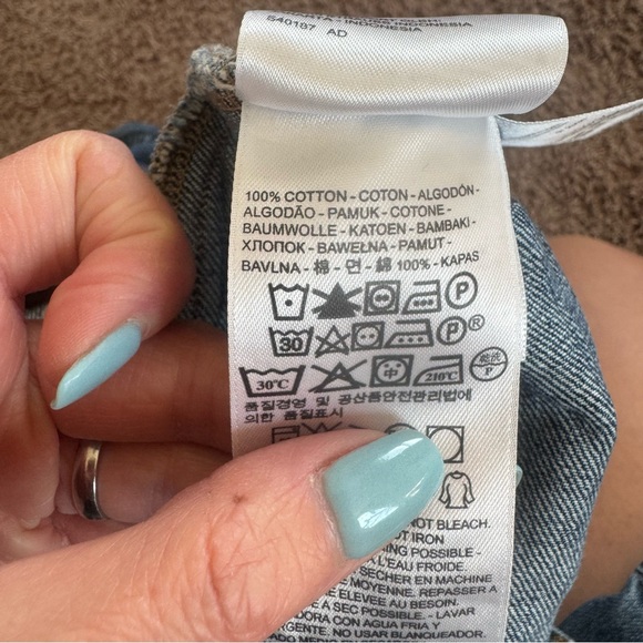 Levis Distressed Crop Denim Jacket Destructed Cotton Trucker Red Tab S - Picture 6 of 8